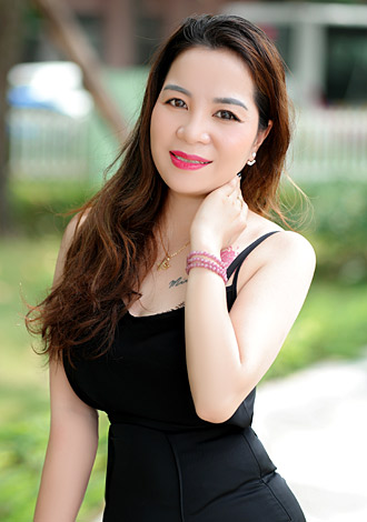 Gorgeous profiles pictures: Thi Hue( Linda) from Ho Chi Minh City, Vietnam member