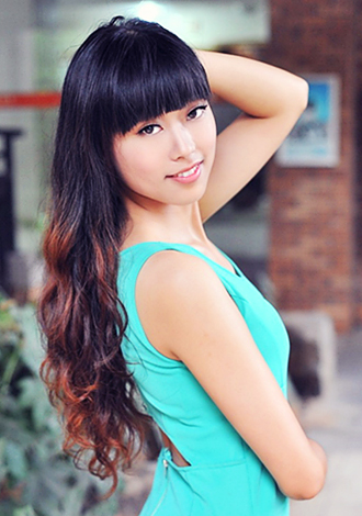 attractive China member: Yunfang from Wuhan, 26 yo, hair color Black